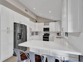 9700 NW 33rd St in Sunrise, FL - Building Photo - Building Photo