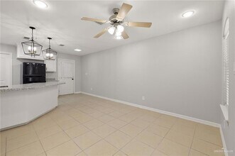 213 S 49th St in McAllen, TX - Foto de edificio - Building Photo