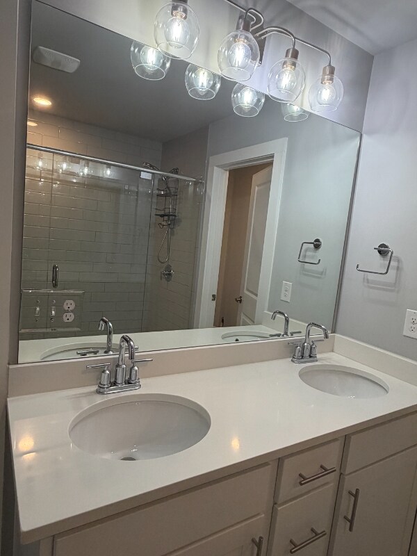 4762 Sampson Ct. in Lilburn, GA - Foto de edificio - Building Photo