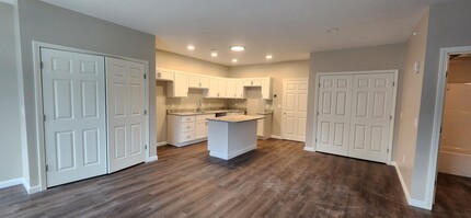 217 Rockingham Rd in Londonderry, NH - Building Photo - Building Photo