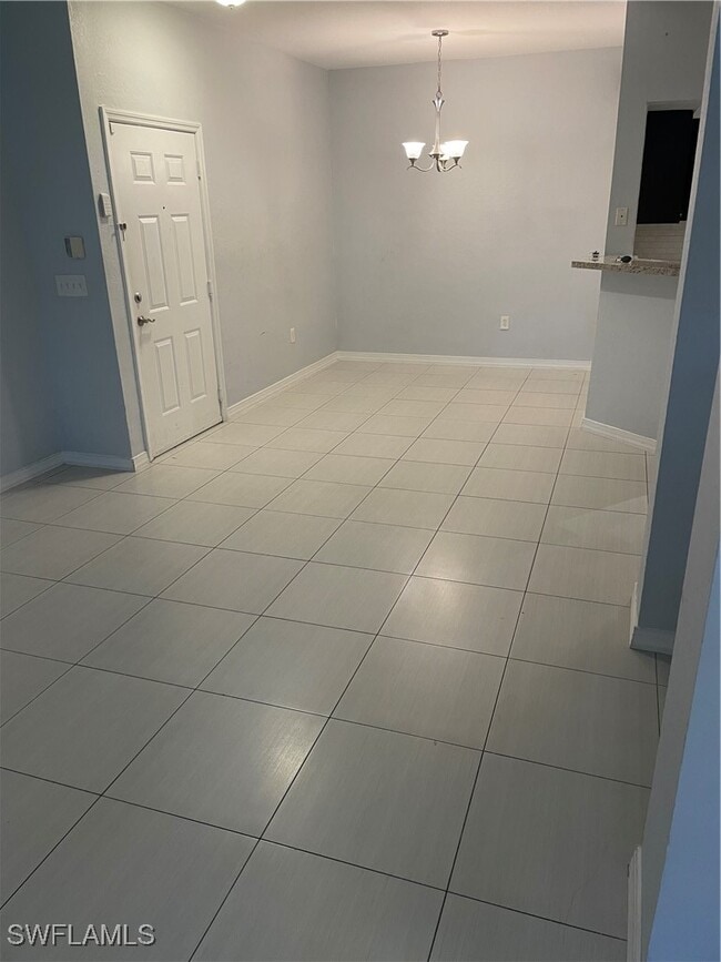 23520 Walden Center Dr in Bonita Springs, FL - Foto de edificio - Building Photo