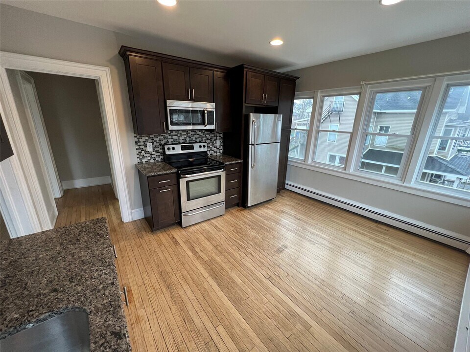 132 Franklin St in Poughkeepsie, NY - Building Photo