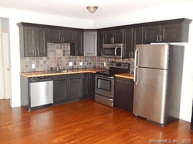21 Treadway Ave-Unit -1 in Norwich, CT - Building Photo - Building Photo
