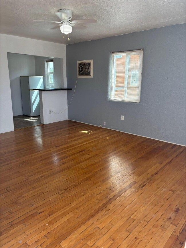 543 Cedar St SE in Albuquerque, NM - Foto de edificio - Building Photo