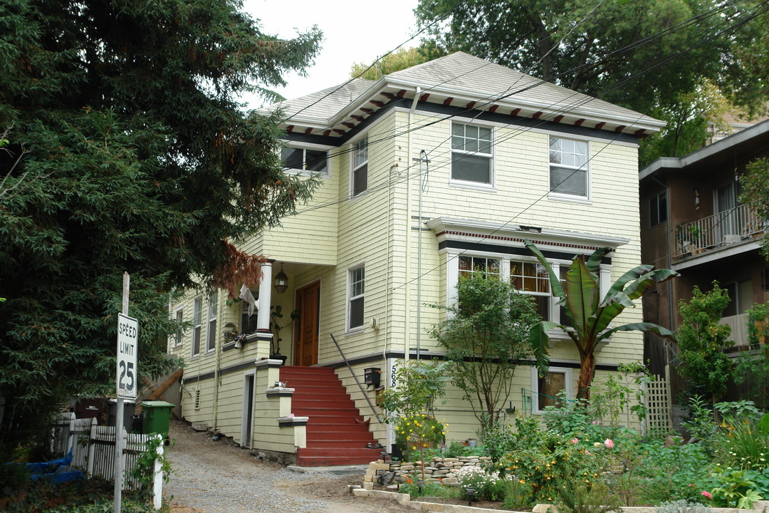 568 Fairmount Ave in Oakland, CA - Building Photo