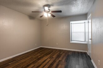 North Creek in Dallas, TX - Building Photo - Interior Photo