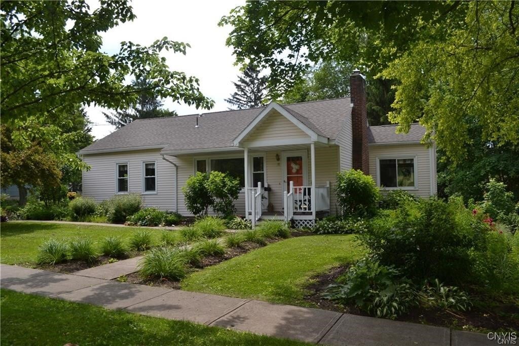 18 E Austin St in Skaneateles, NY - Building Photo