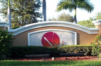 1885 Florida Club Dr in Naples, FL - Foto de edificio - Building Photo