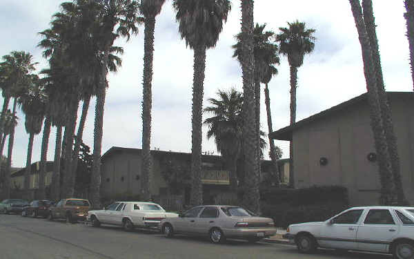 450 Linden Dr in Oxnard, CA - Foto de edificio - Building Photo