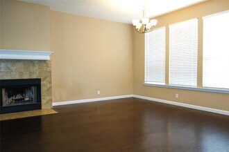 2215 Bent Bow Dr in Cedar Park, TX - Foto de edificio - Building Photo