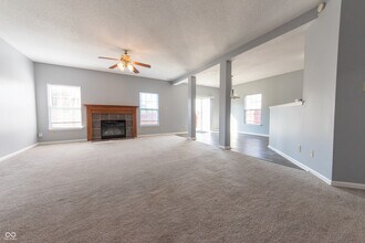 2977 Sentiment Ln in Greenwood, IN - Foto de edificio - Building Photo