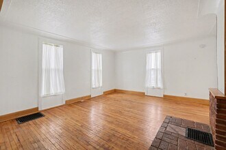 8009 E Bristol Rd in Davison, MI - Building Photo - Building Photo