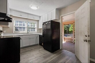 106 Dixie Dr in Tallahassee, FL - Foto de edificio - Building Photo