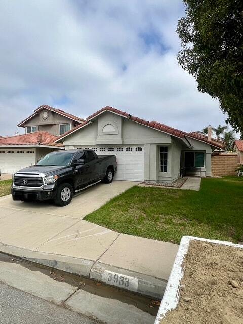 3933 Klamath River Dr in Ontario, CA - Building Photo