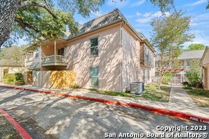 2300 Nacogdoches Rd in San Antonio, TX - Foto de edificio - Building Photo