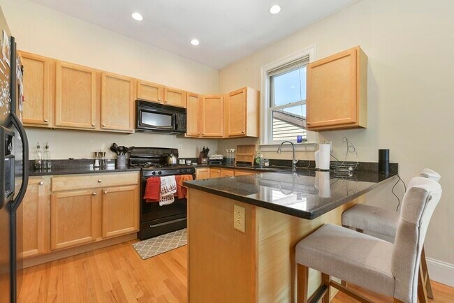 344 W Broadway in Boston, MA - Building Photo - Building Photo