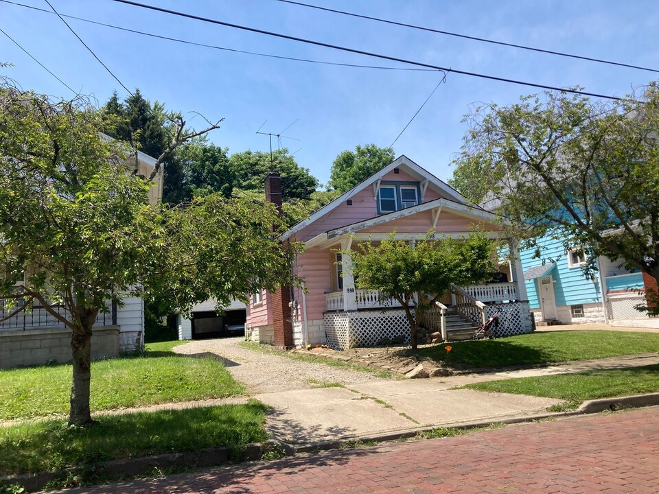 598 Talbot Ave in Akron, OH - Foto de edificio