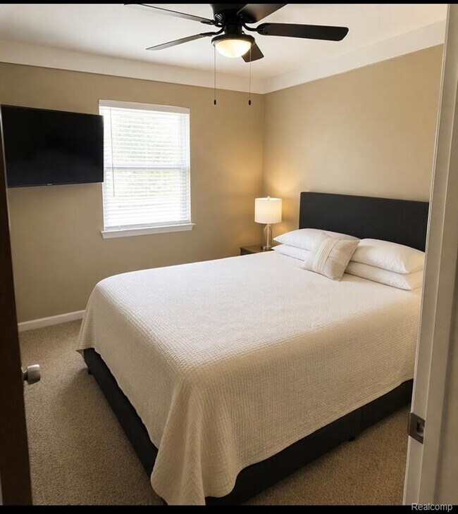 18590 Blakely Dr in Trenton, MI - Building Photo - Building Photo