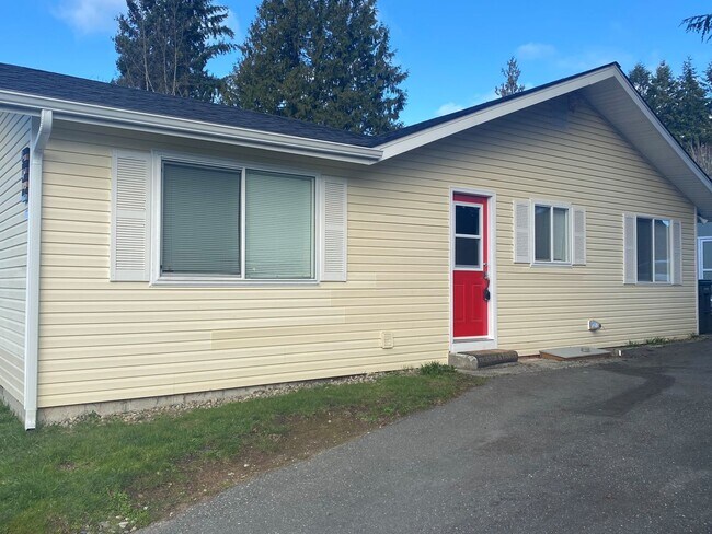 802 Hanford Ave in Bremerton, WA - Building Photo - Building Photo