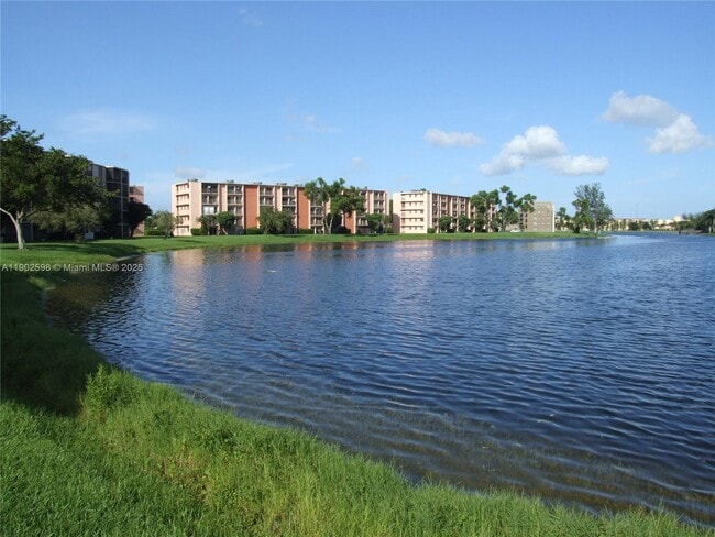 8750 N Sherman Cir, Unit 506 in Miramar, FL - Building Photo - Building Photo