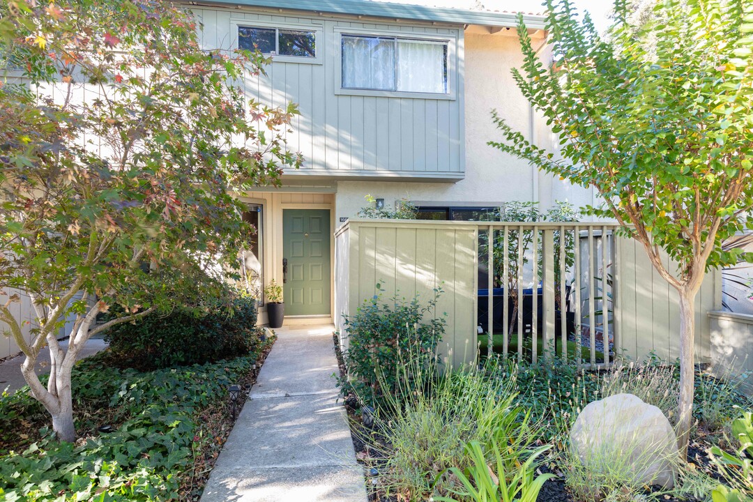 1660 Parkside Dr in Walnut Creek, CA - Building Photo