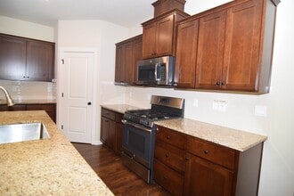 9964 NW 307th Ave in North Plains, OR - Building Photo - Building Photo