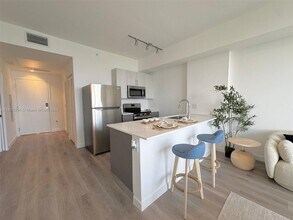 1642 NE 1st Ave in Miami, FL - Building Photo - Building Photo