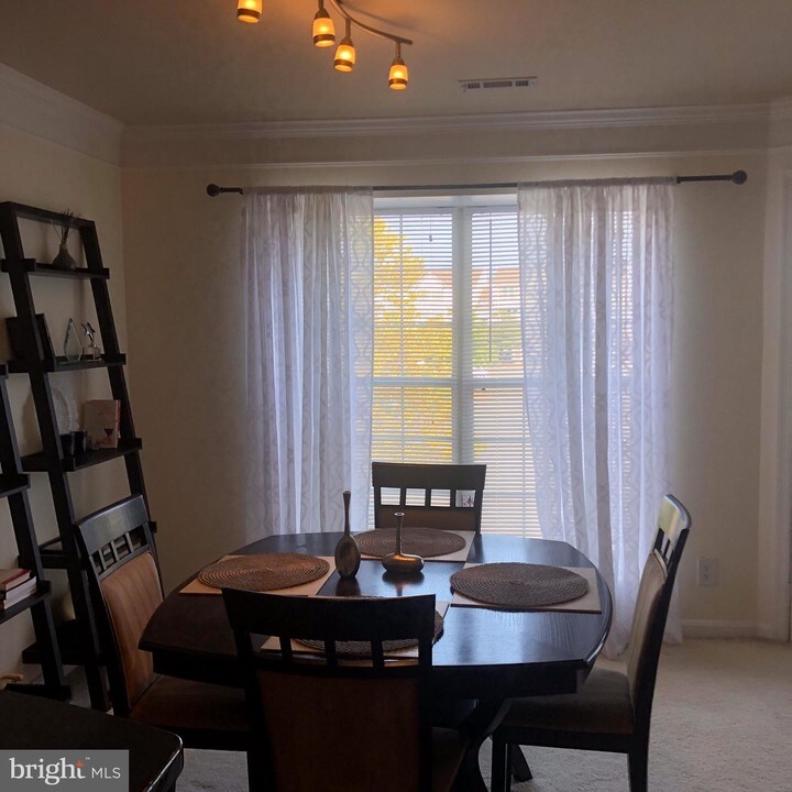 21841 Baldwin Square-Unit -301 in Sterling, VA - Building Photo