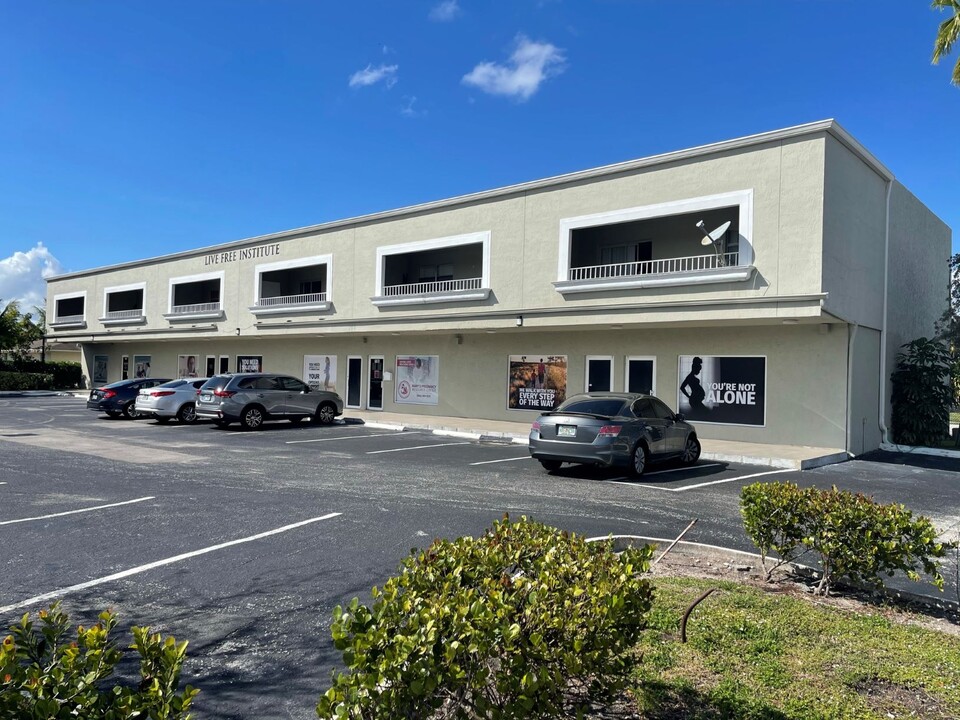 7701-7713 Davie Road Ext in Davie, FL - Building Photo