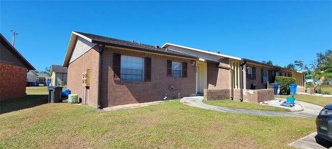 9542 Lake Park Dr in Thonotosassa, FL - Building Photo - Building Photo