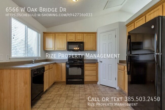 6566 Oak Bridge Dr in West Jordan, UT - Building Photo - Building Photo