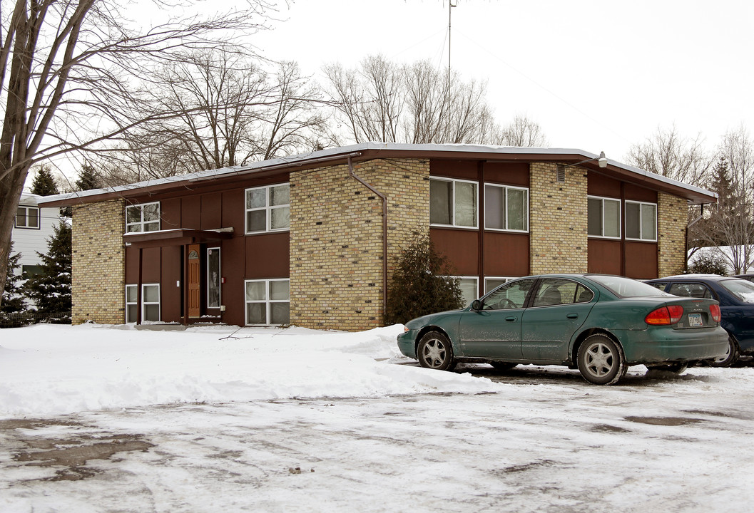 1910 10th Ave S in St. Cloud, MN - Building Photo