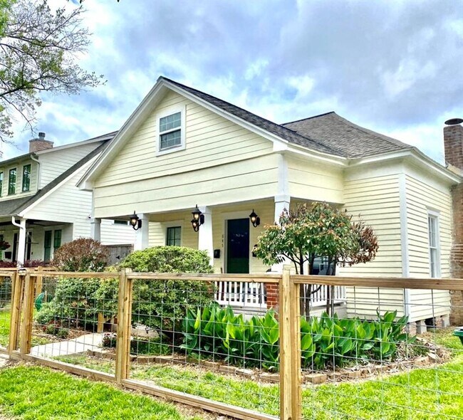 845 Columbia St photo'