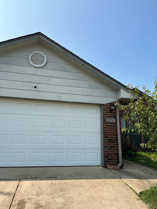 500 Rolling Meadow Dr in Noble, OK - Building Photo