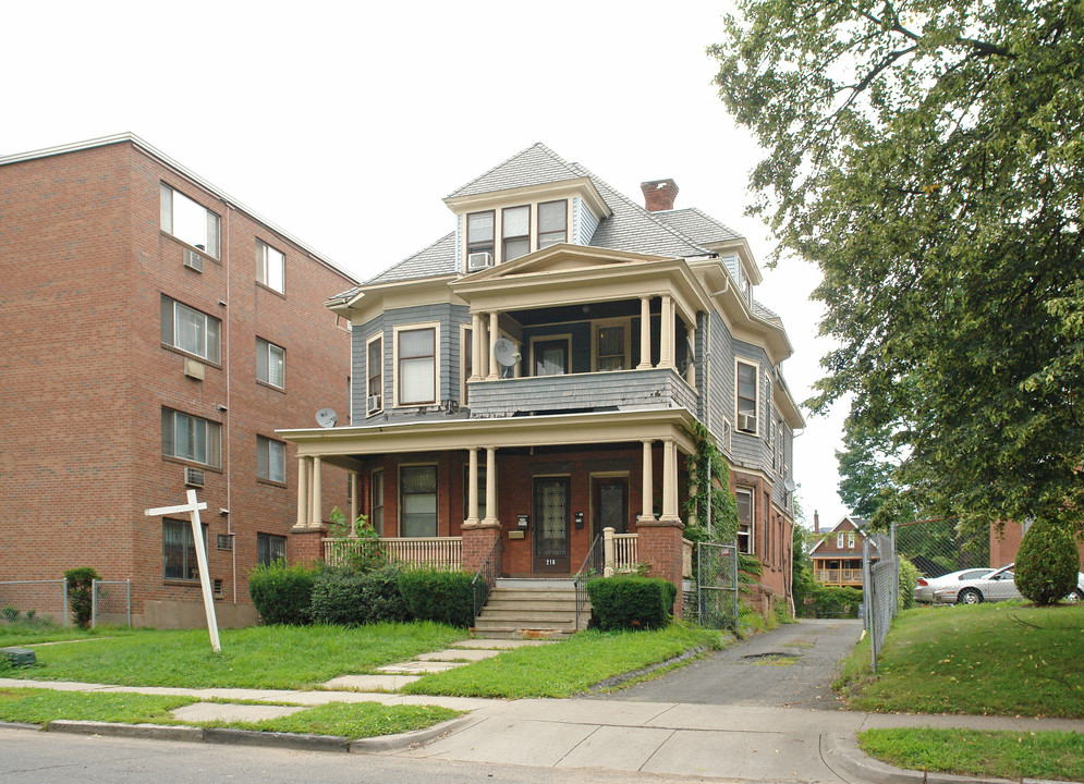 216 Laurel St in Hartford, CT - Building Photo