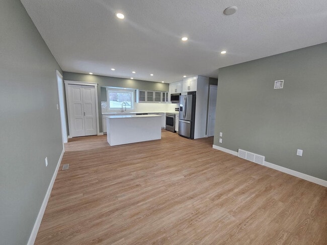 3039 Whitmore Ave in Regina, SK - Building Photo - Building Photo