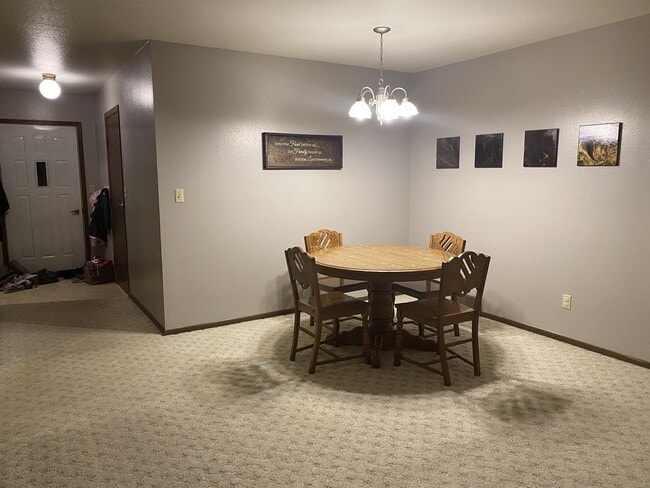 3812 Renee Dr in Bismarck, ND - Building Photo - Building Photo