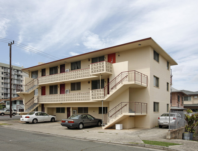 803 Mccully St in Honolulu, HI - Building Photo - Building Photo