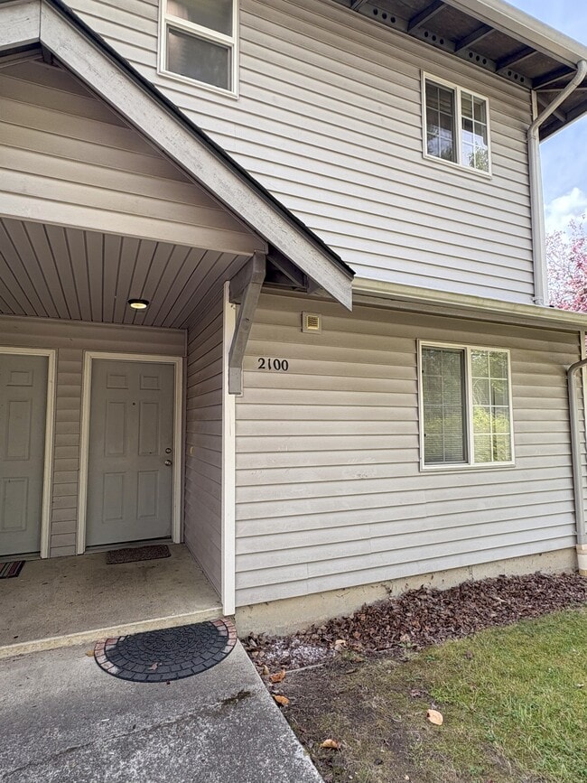 property at 2100 E Illinois St