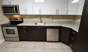 880 E 26th St in Hialeah, FL - Building Photo - Building Photo