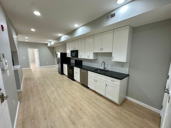 property at 1507 W Oxford St