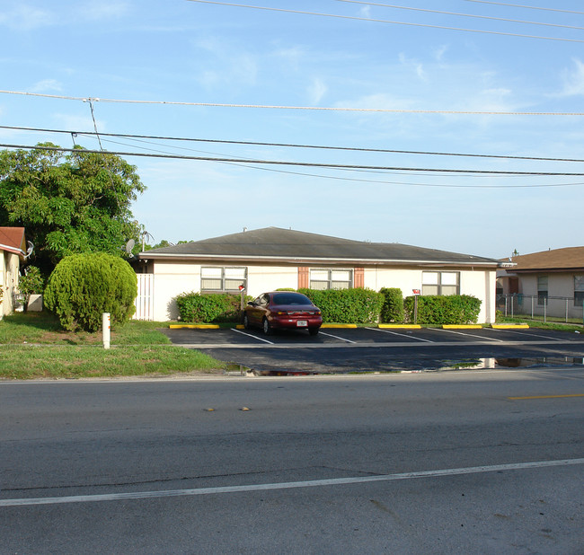 1813-1817 NW 55th Ave in Lauderhill, FL - Building Photo - Building Photo