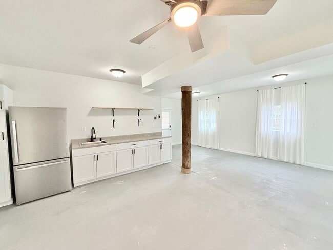 1698 Redfish Point Rd in Gulf Breeze, FL - Building Photo - Building Photo