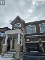 45 Auckland Dr in Whitby, ON - Building Photo