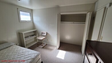 313 Pierce Ave, Unit 313 in Charleston, IL - Foto de edificio - Building Photo