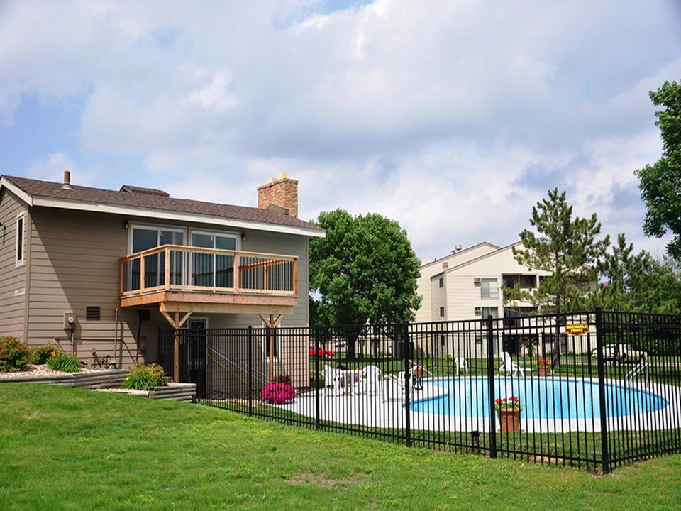 Woodlake Apartments in Sioux Falls, SD - Foto de edificio