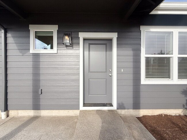 333-337 SE Fir Villa Rd in Dallas, OR - Building Photo - Building Photo