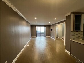 475 Country Club Ln in Pomona, NY - Building Photo - Building Photo