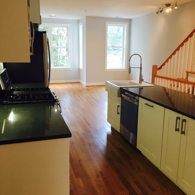 2803 11th St NW, Unit 2 in Washington, DC - Building Photo - Building Photo