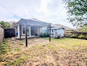 5760 Jade Moon Cir in Milton, FL - Building Photo - Building Photo